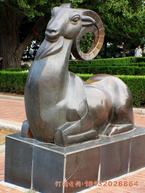 公園銅雕羊